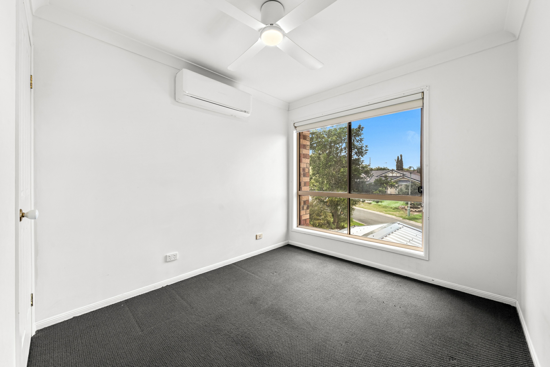 66 Glasshouse Crescent — photo 8 of 13