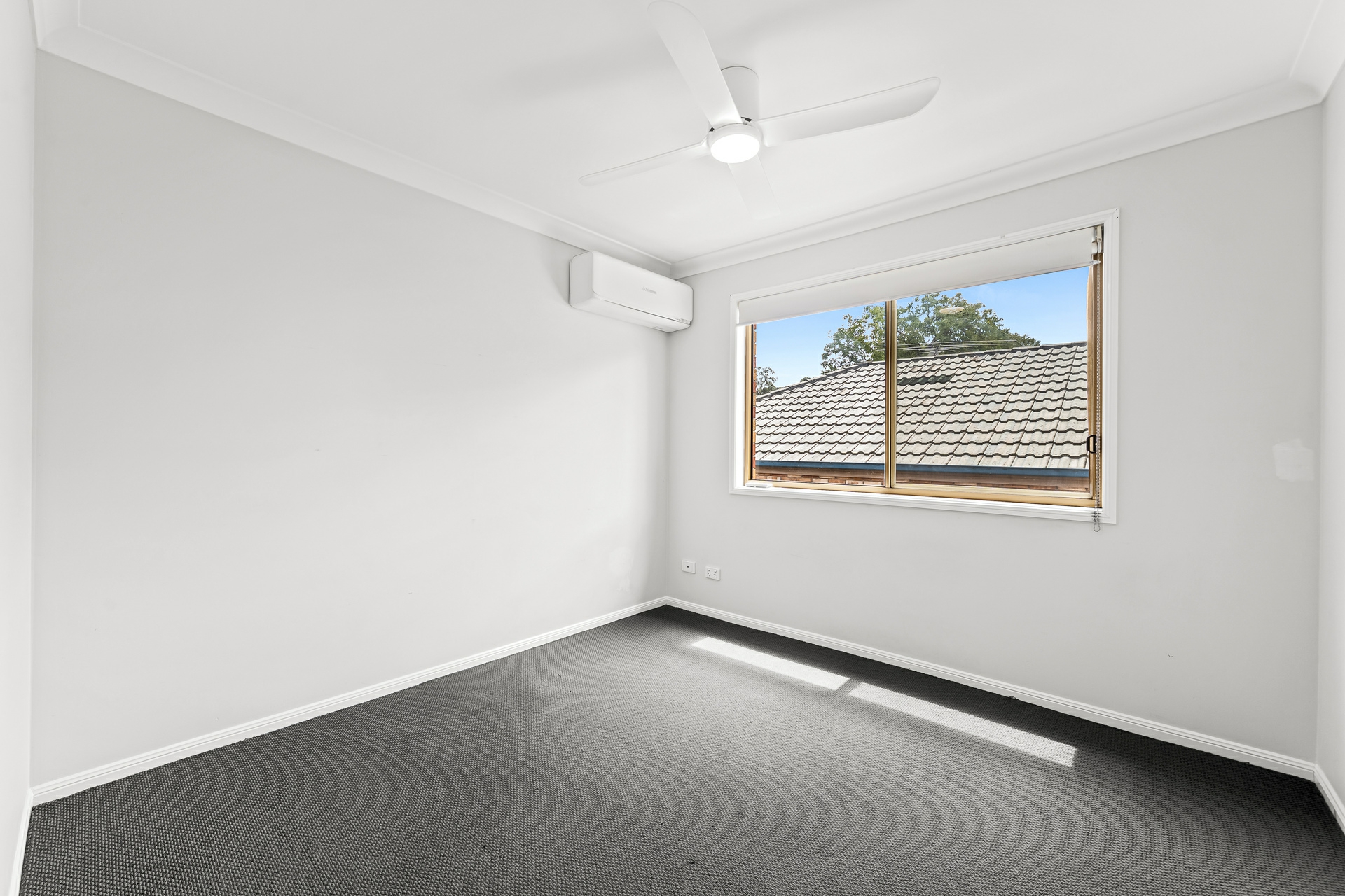 66 Glasshouse Crescent — photo 10 of 13