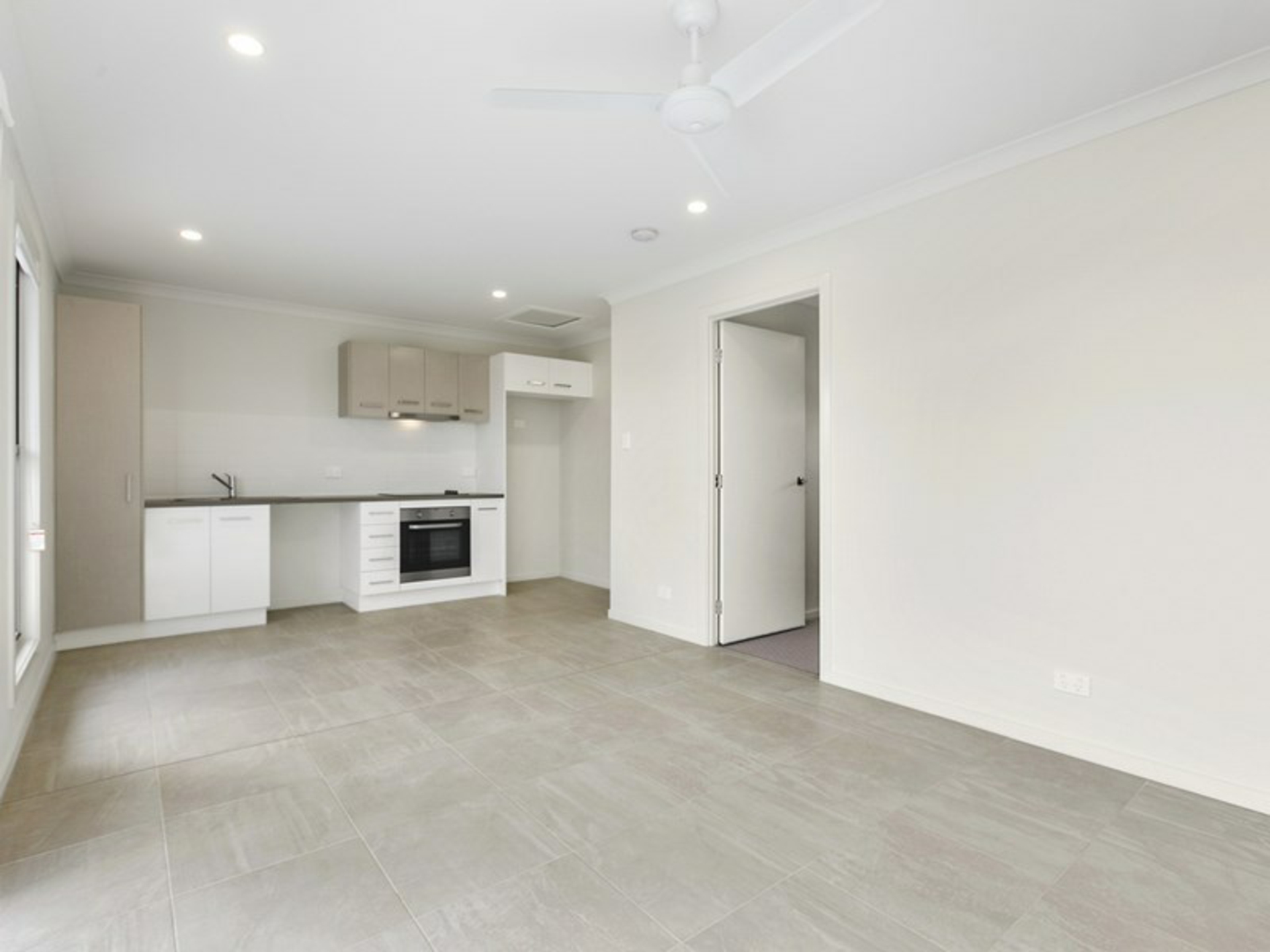 83 Lamington Drive — photo 2 of 18