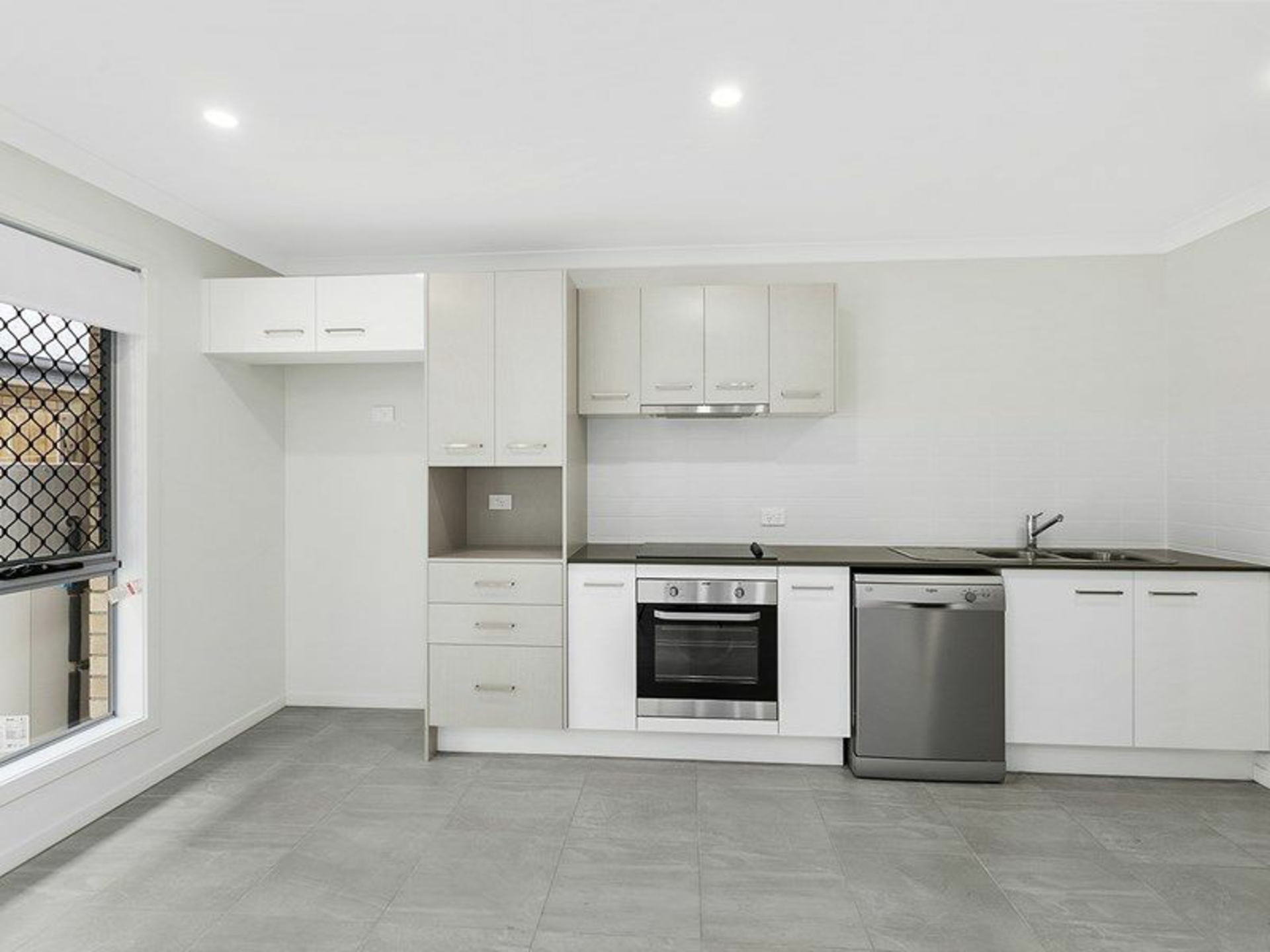 83 Lamington Drive — photo 4 of 18