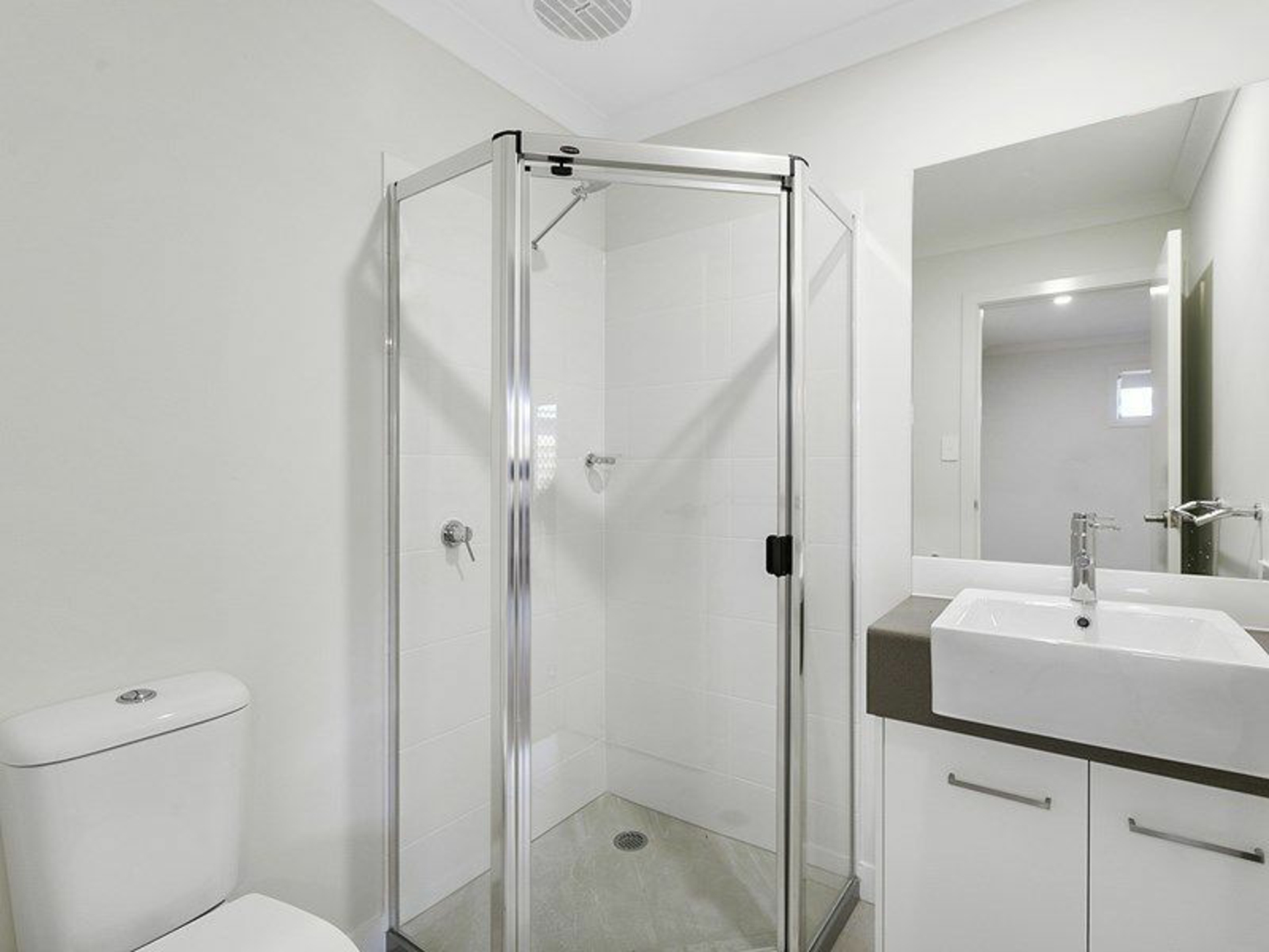 83 Lamington Drive — photo 6 of 18