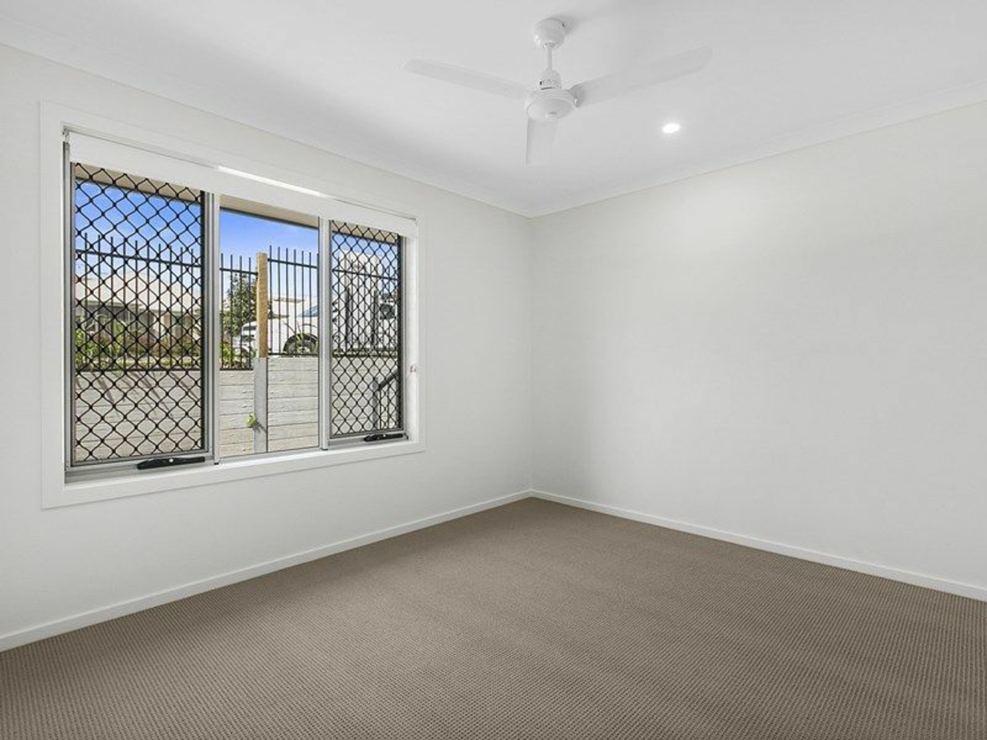 83 Lamington Drive — photo 7 of 18
