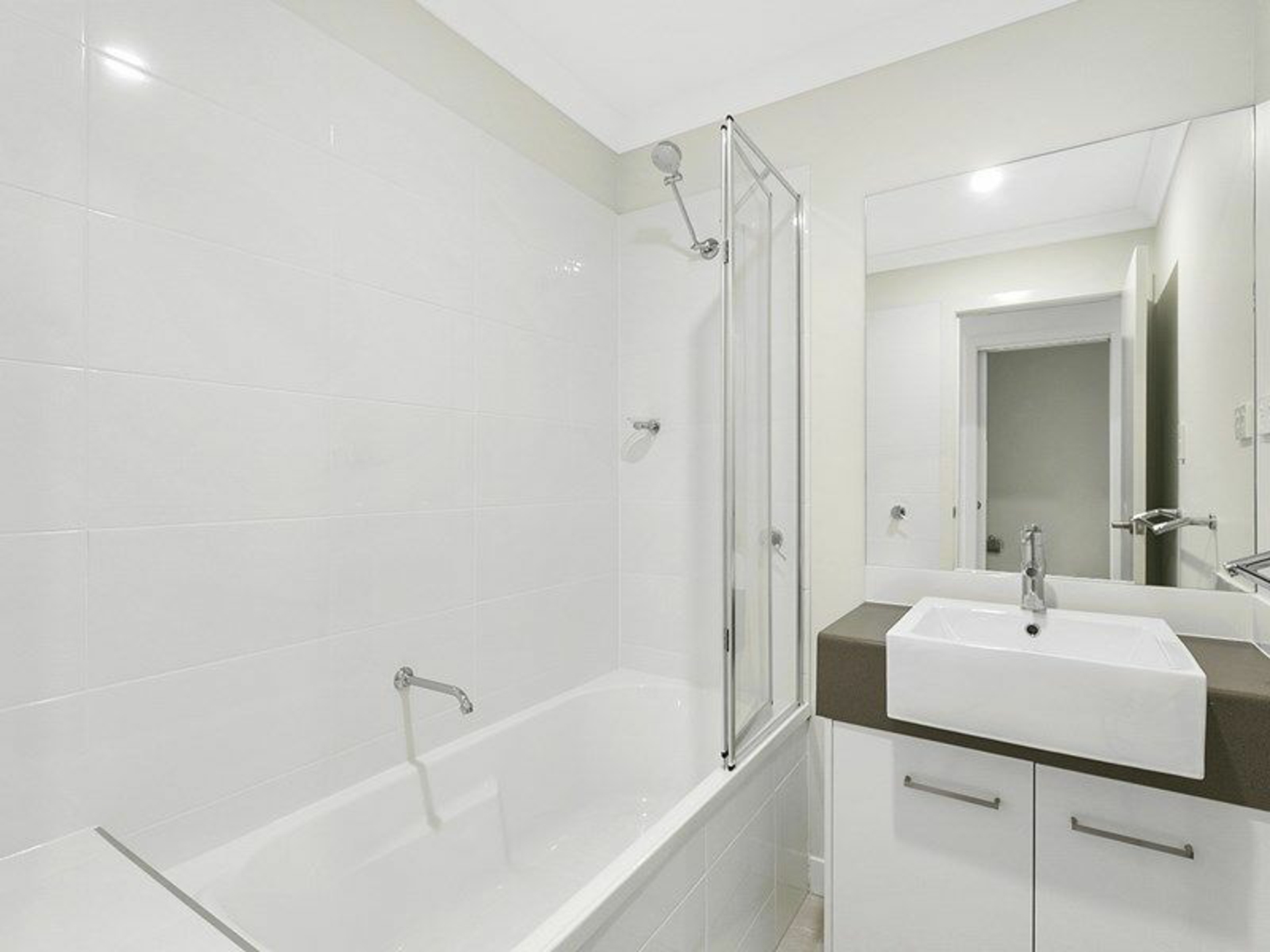 83 Lamington Drive — photo 9 of 18