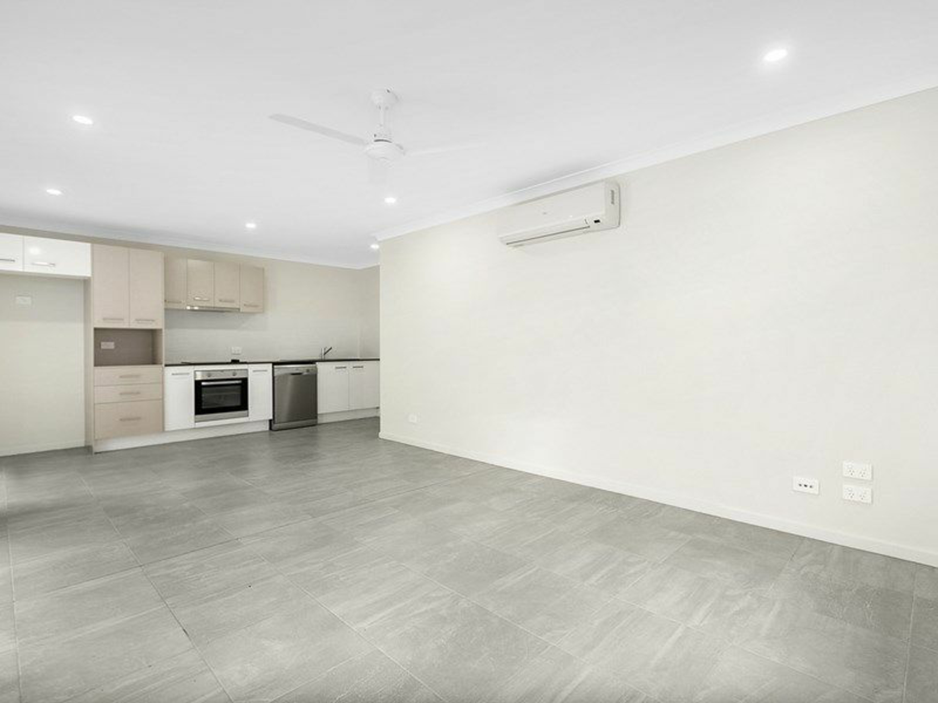 83 Lamington Drive — photo 12 of 18