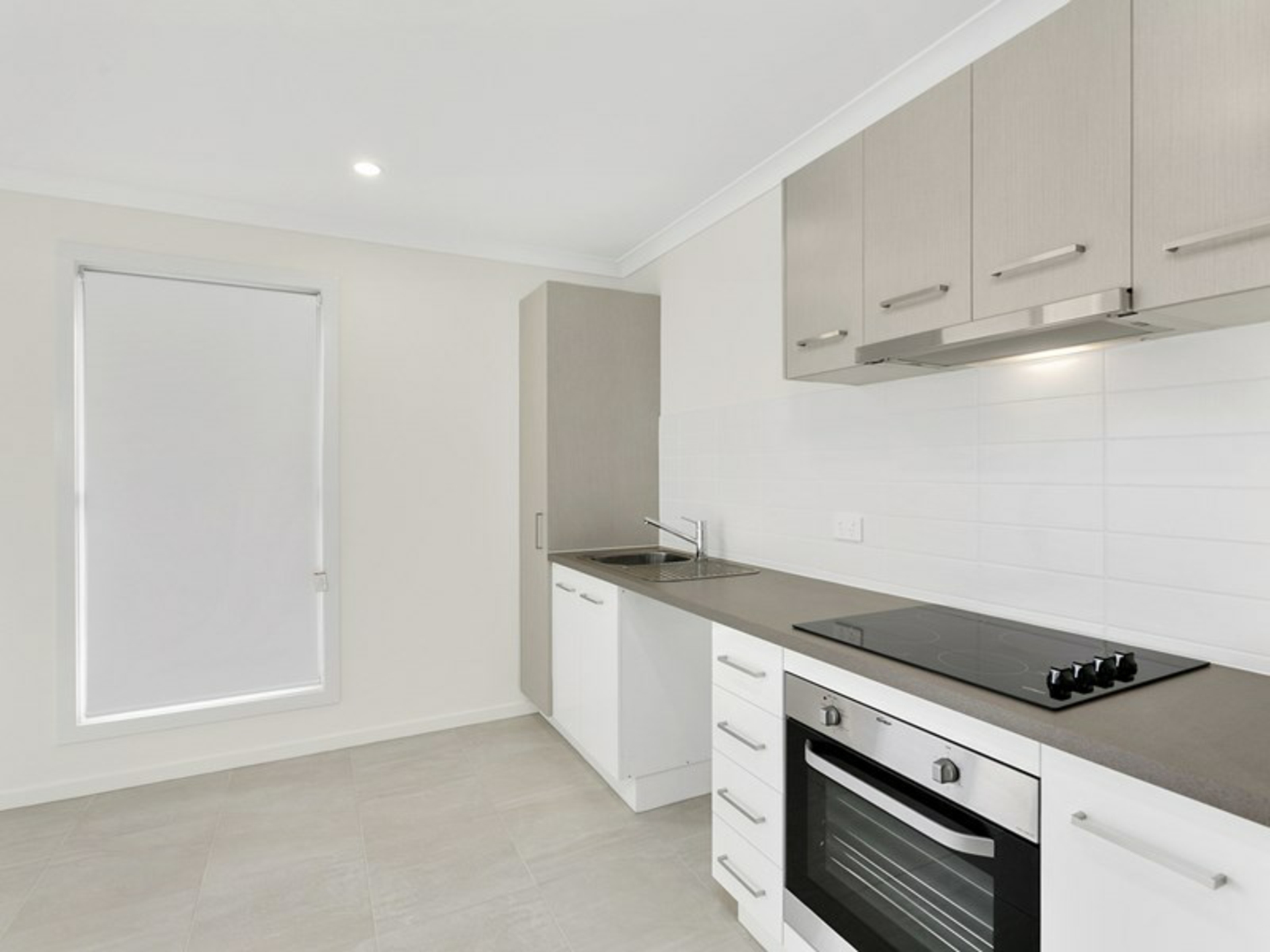 83 Lamington Drive — photo 15 of 18