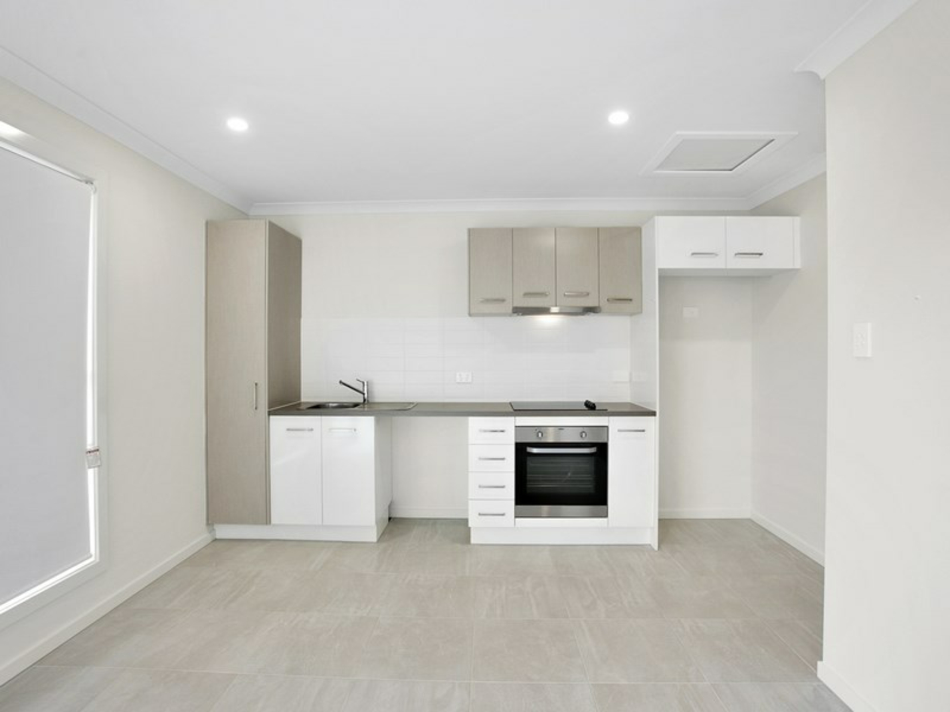 83 Lamington Drive — photo 16 of 18