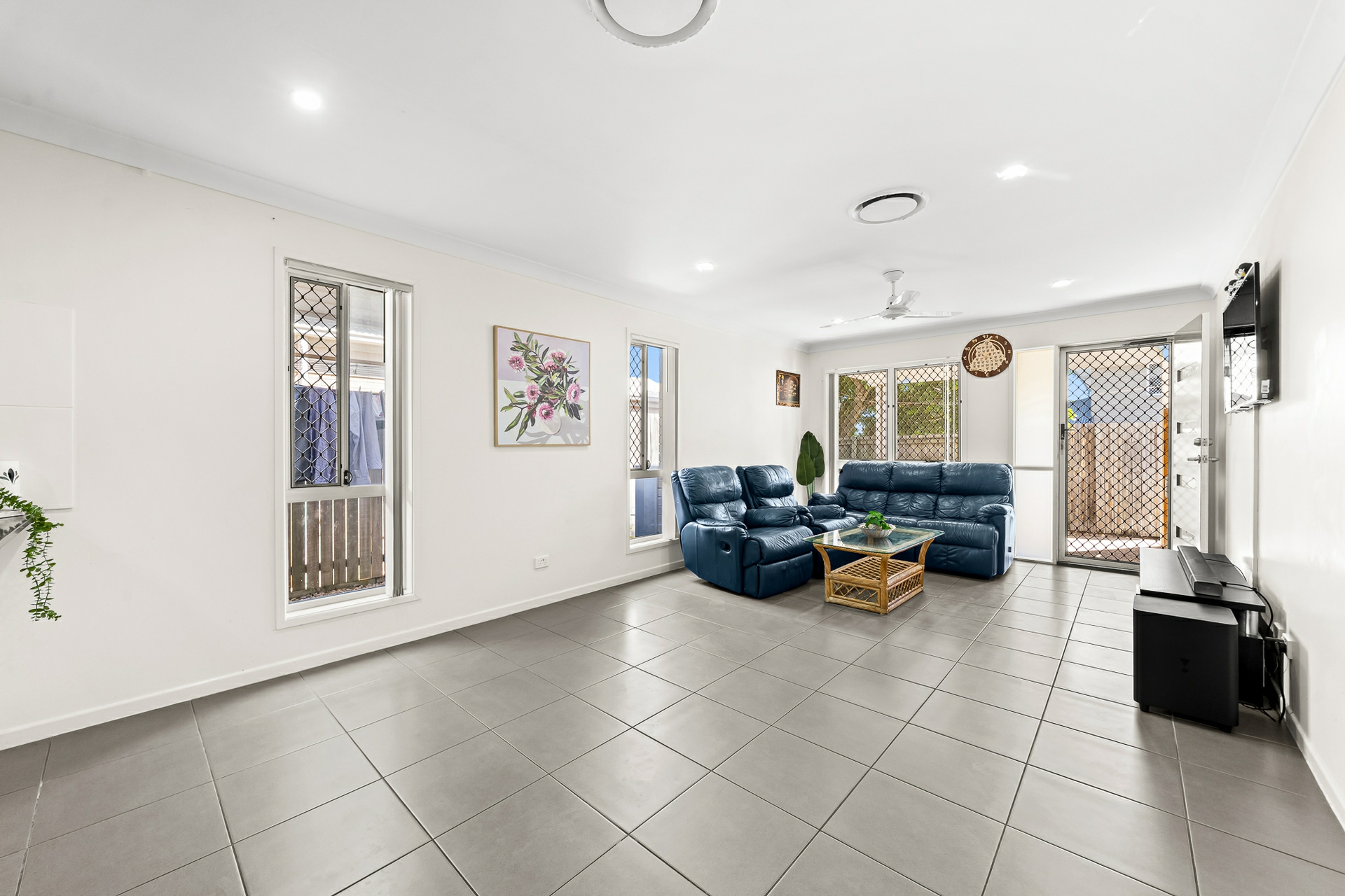 10/15 Grandly Street — photo 2 of 18