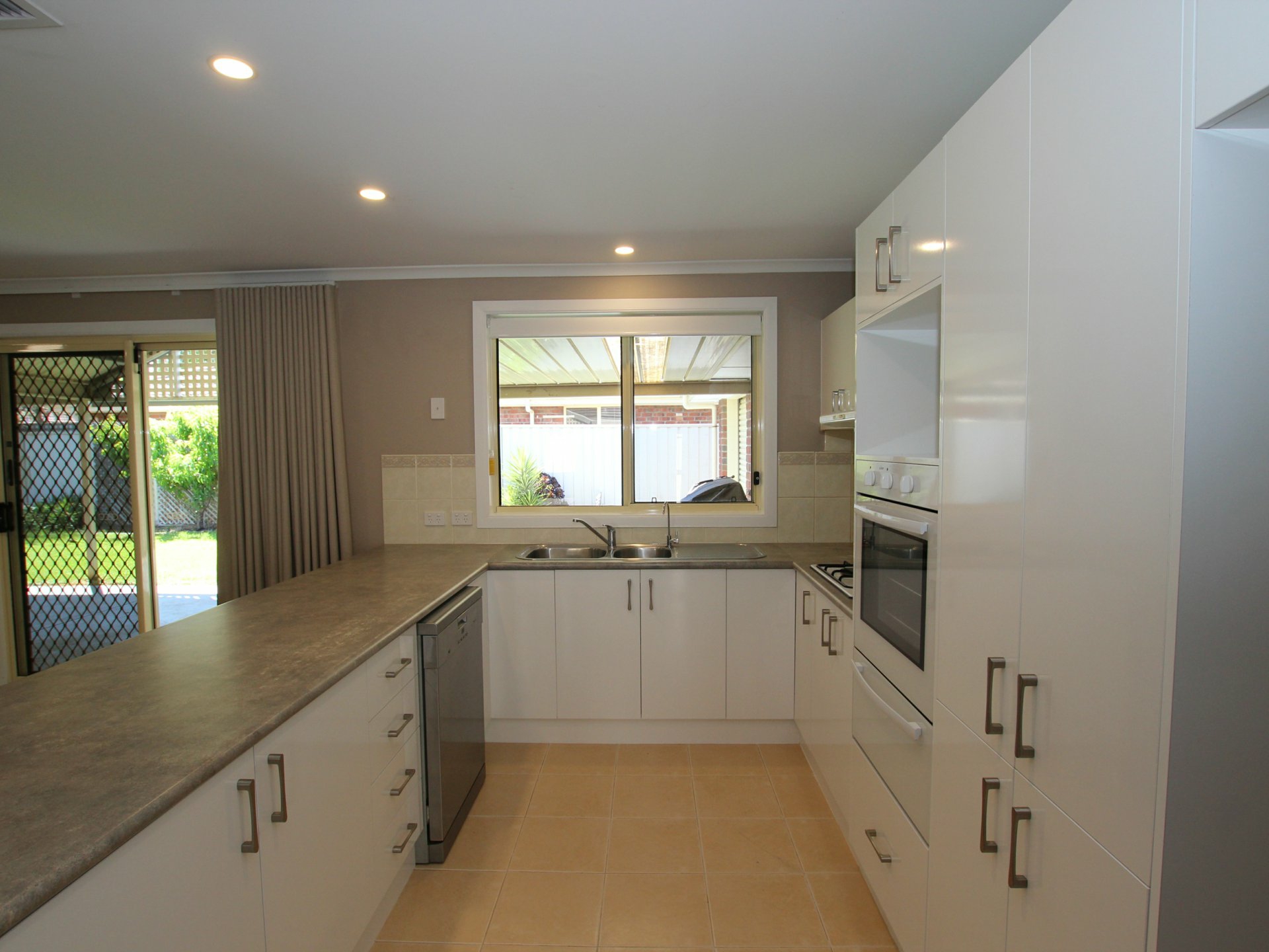 26 Barracoota Crescent — photo 4 of 16