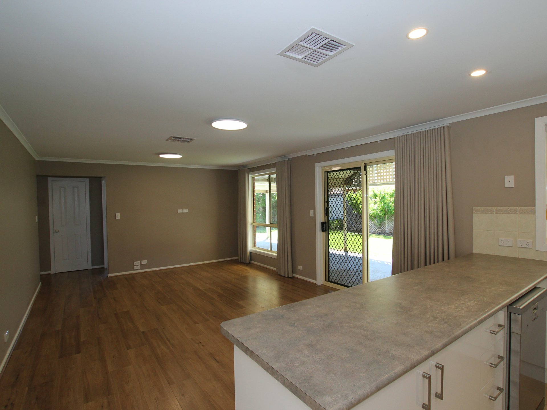 26 Barracoota Crescent — photo 5 of 16