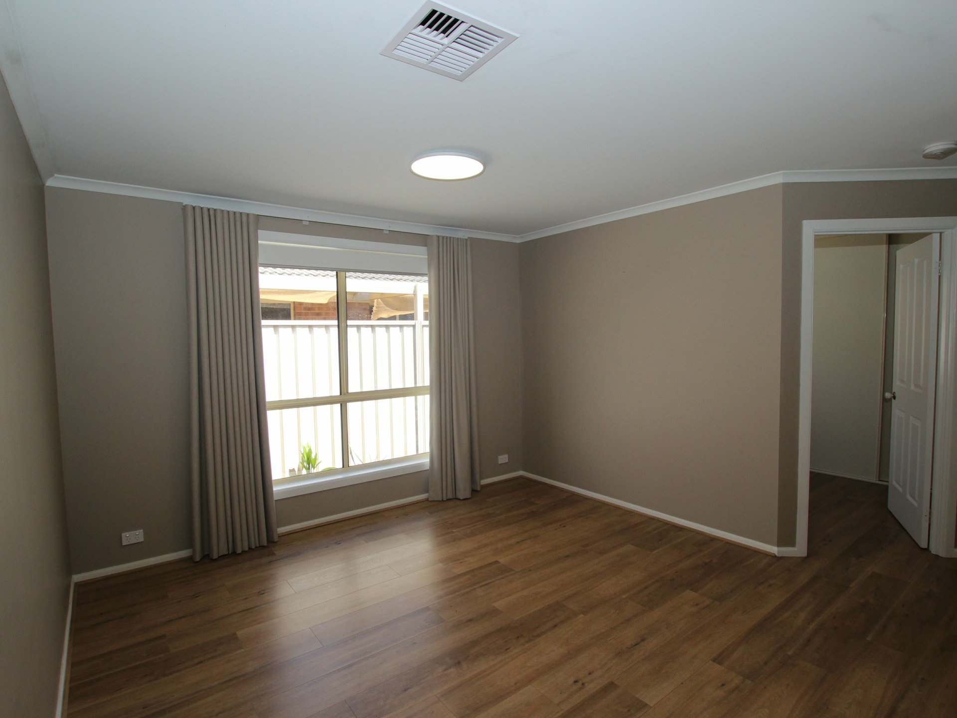26 Barracoota Crescent — photo 8 of 16