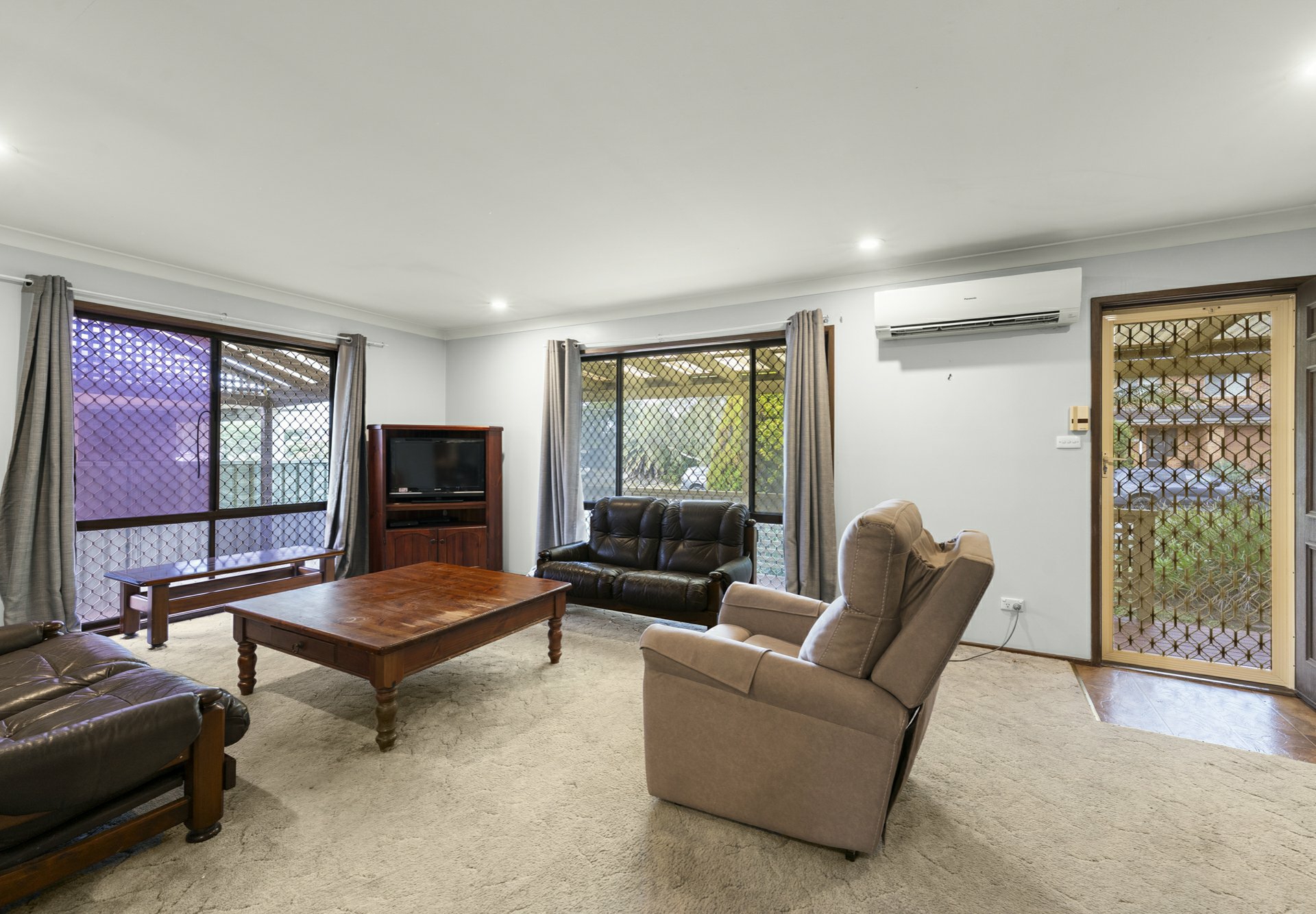 39 Thomas Walker Drive — photo 4 of 17