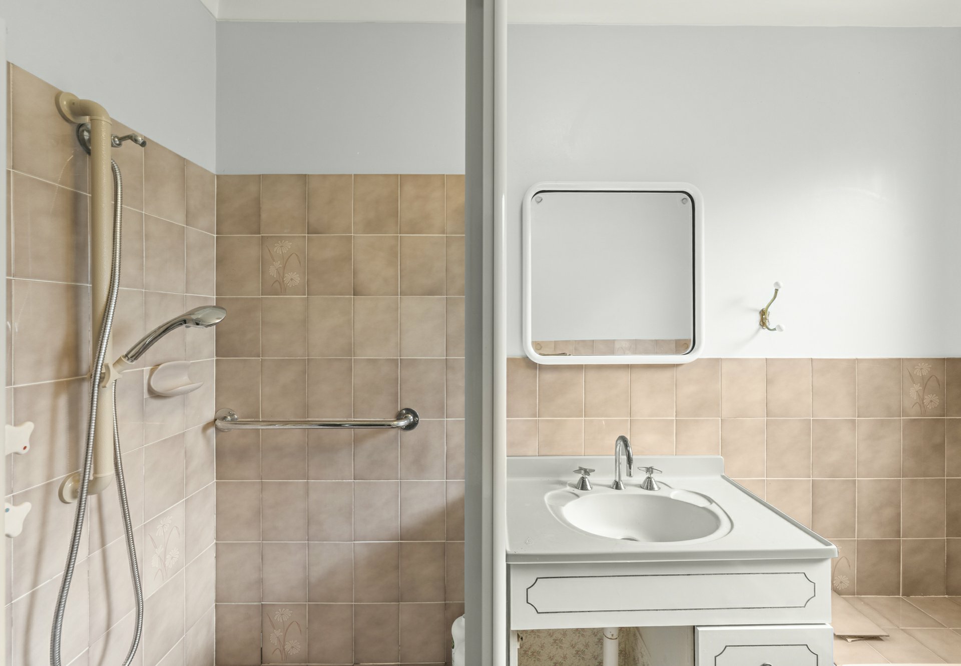 39 Thomas Walker Drive — photo 12 of 17