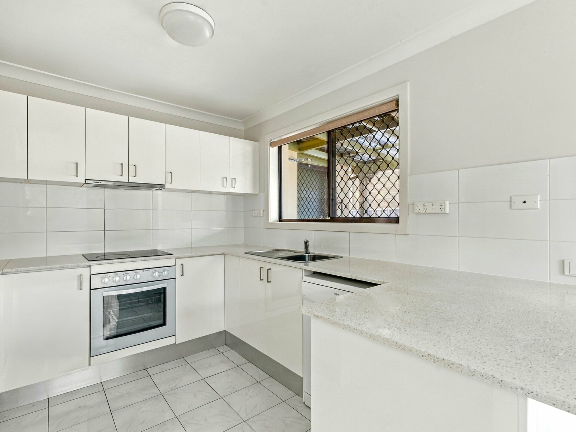 2/120 Bay Road — photo 2 of 9