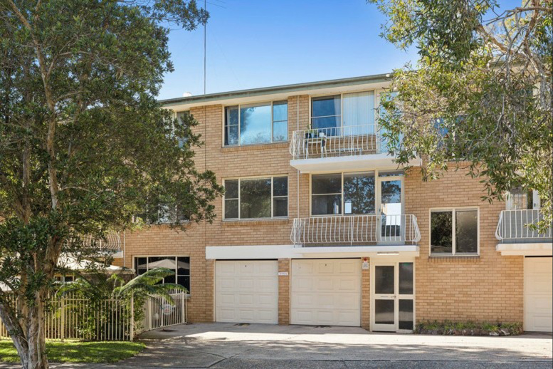 17/1 Lismore Ave — photo 3 of 4