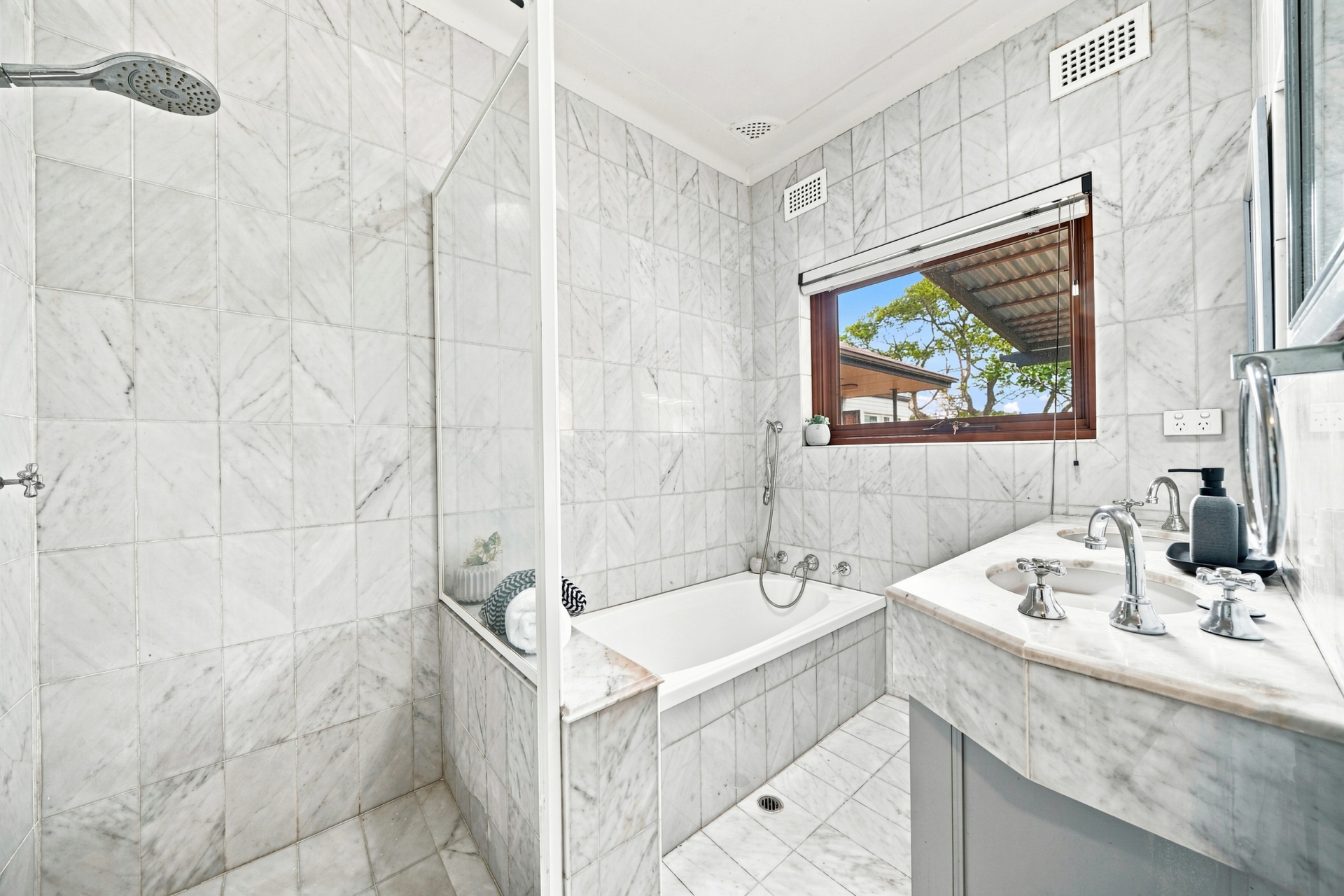 37 Keldie Street — photo 13 of 14