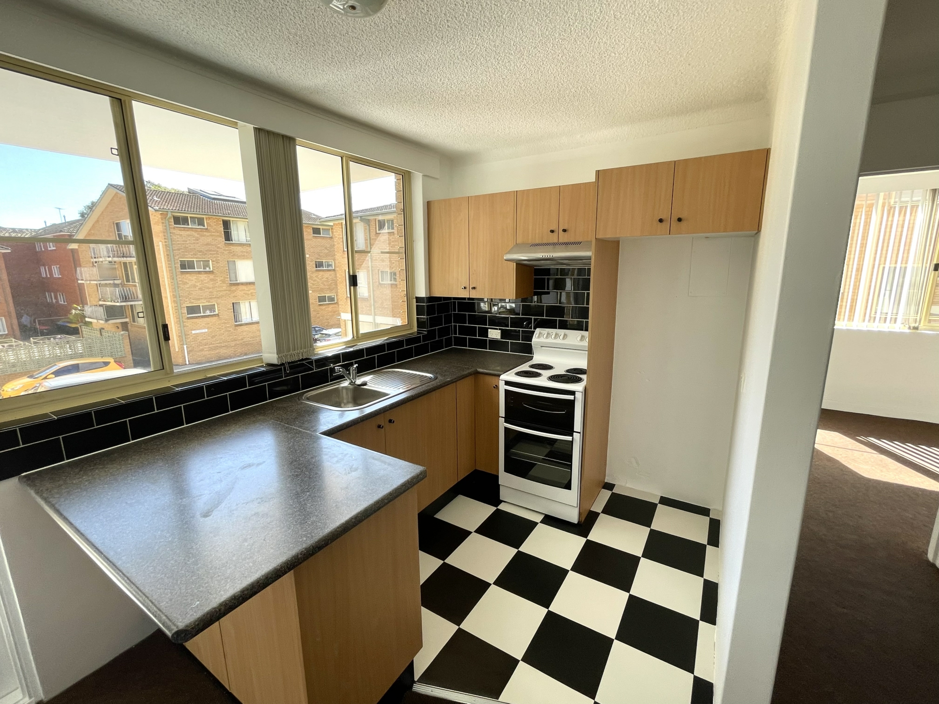 3/1 Lismore Ave — photo 3 of 4