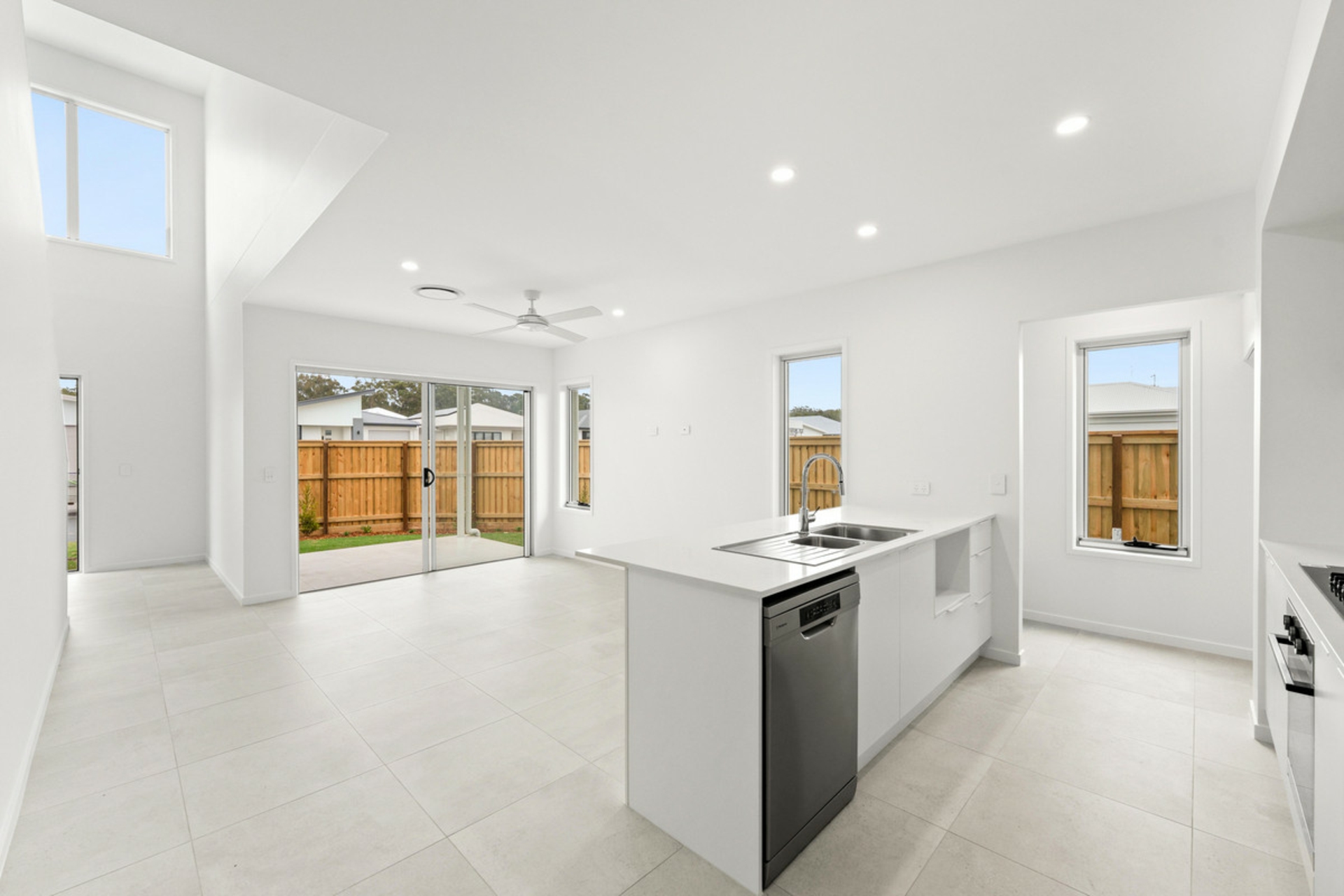 12 Midyim Terrace — photo 3 of 12