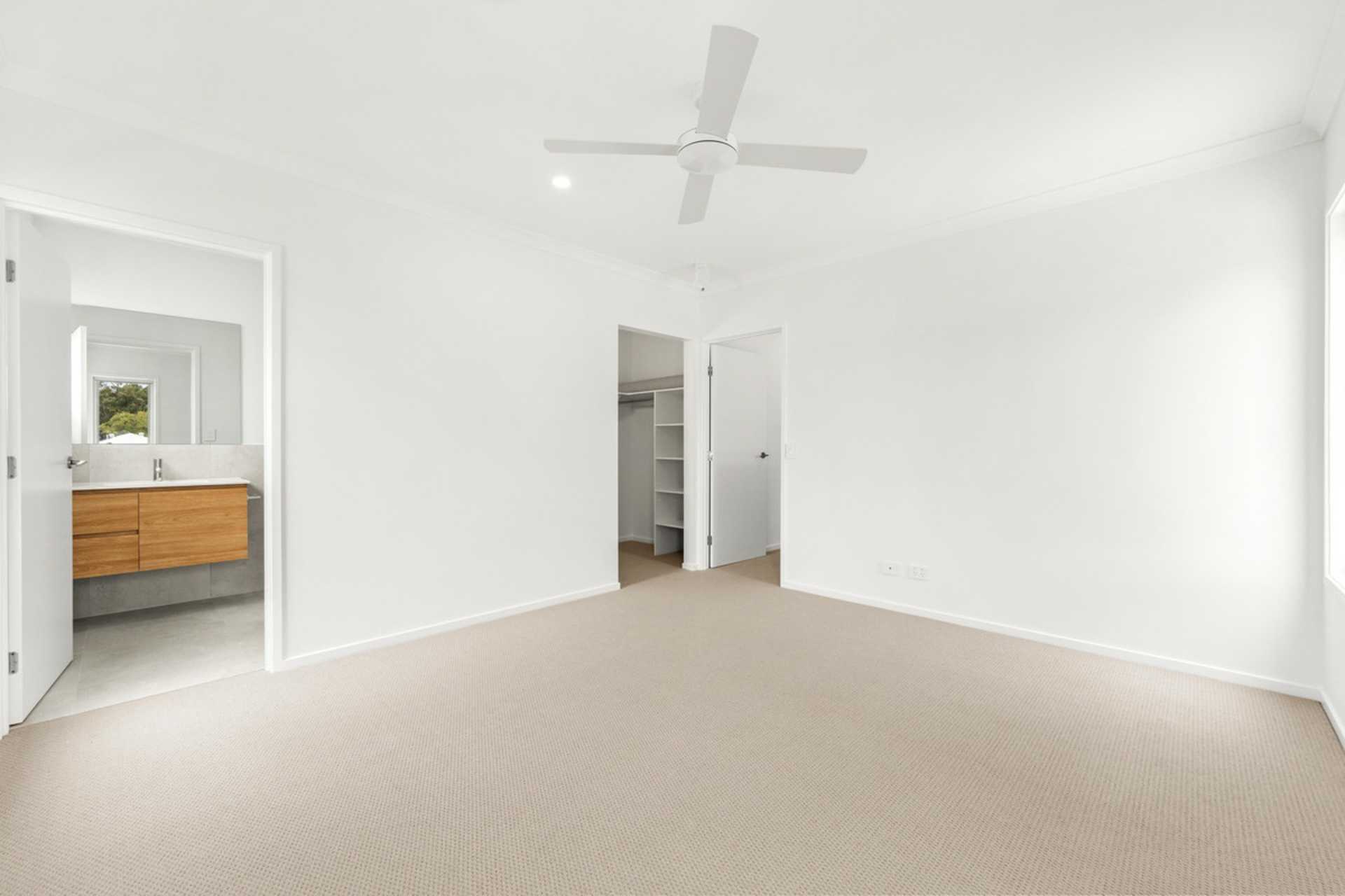 12 Midyim Terrace — photo 8 of 12
