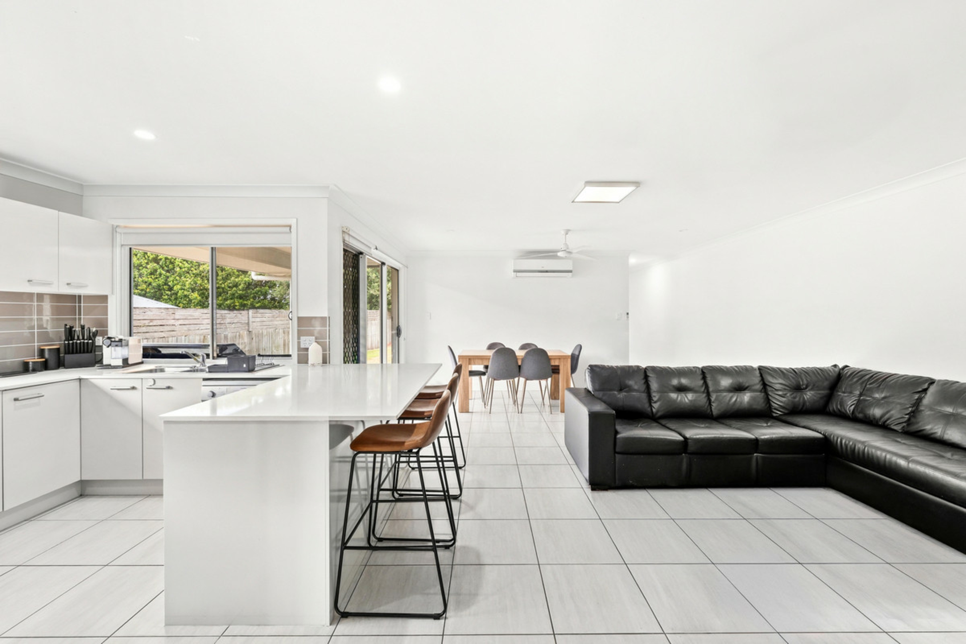 1/7 Rowley Close — photo 3 of 20