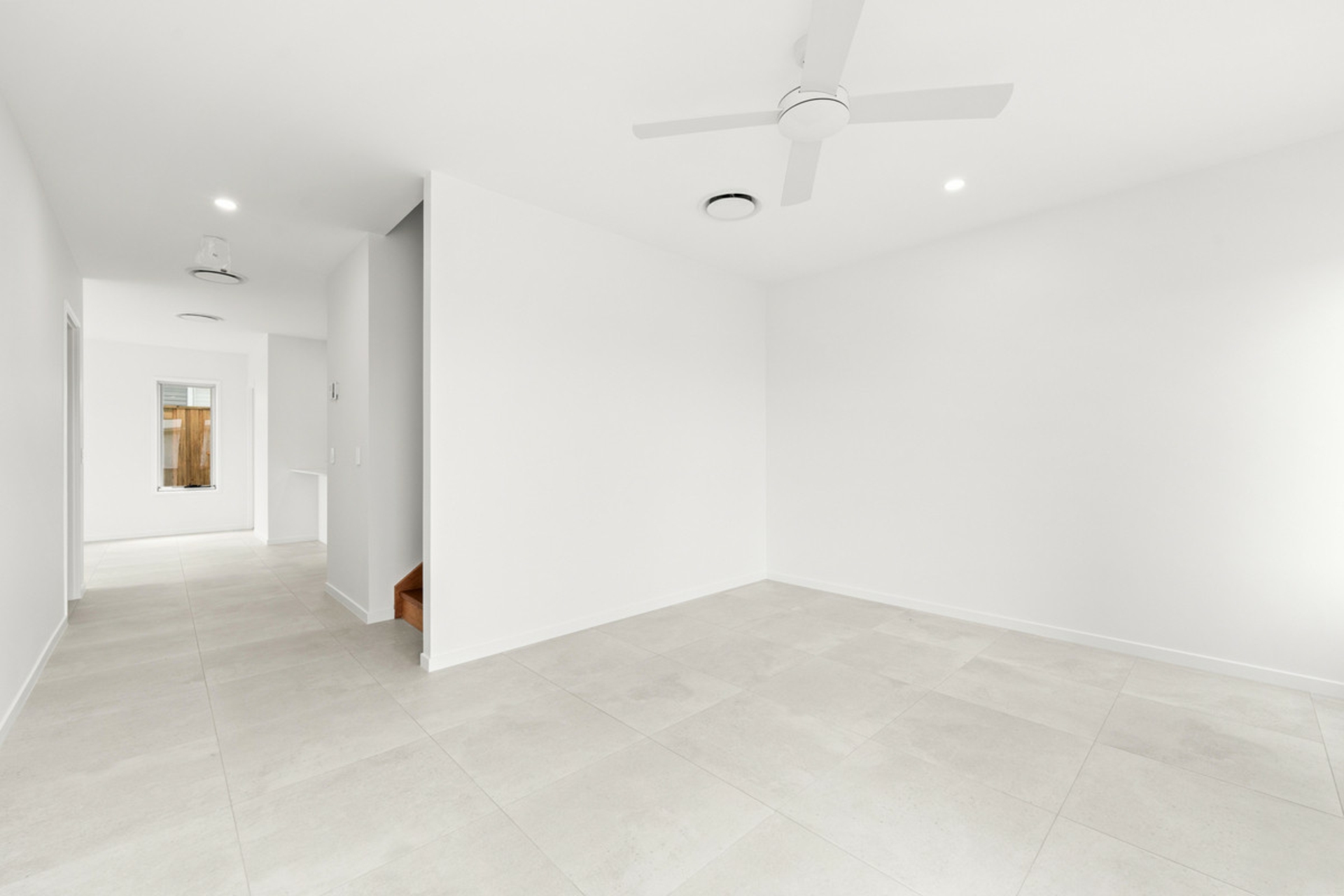 17 Cooloola Street — photo 8 of 11