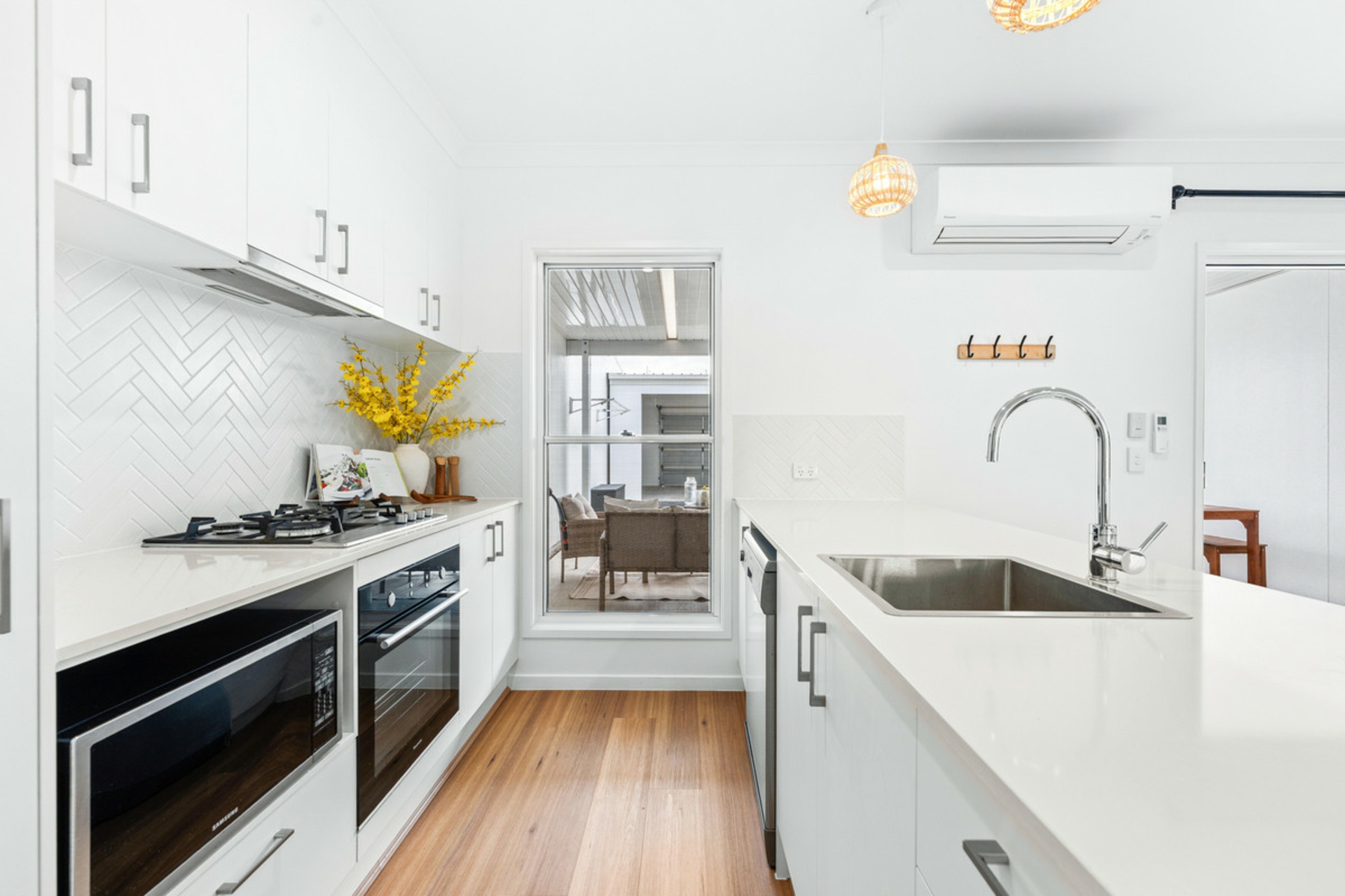 5 Terrence Avenue — photo 2 of 19