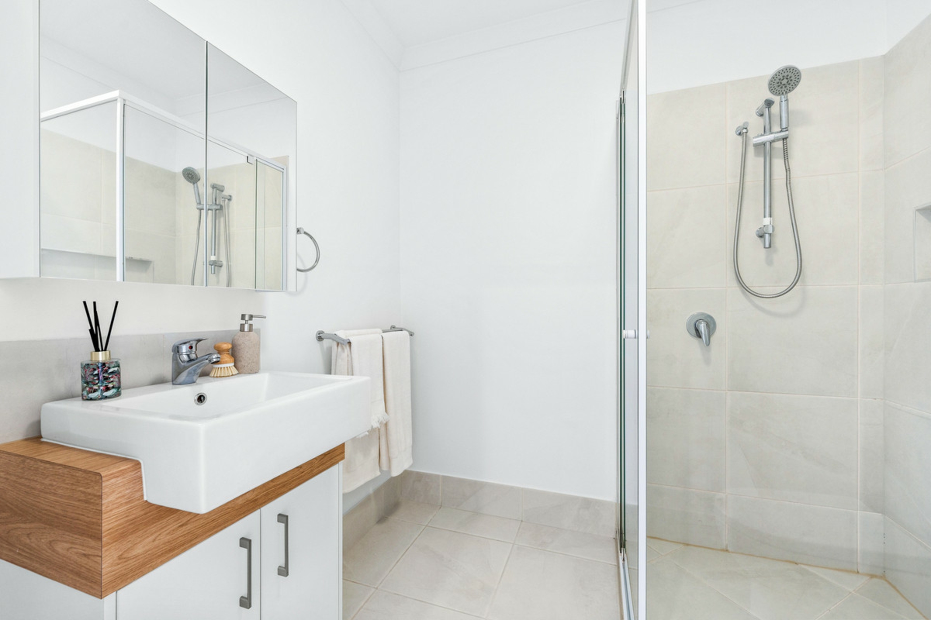 5 Terrence Avenue — photo 15 of 19