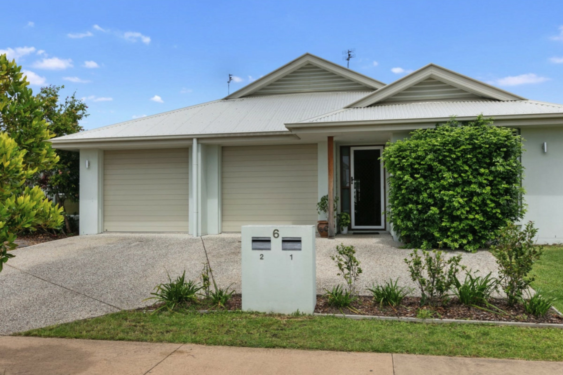 6 Capri Street — photo 2 of 10