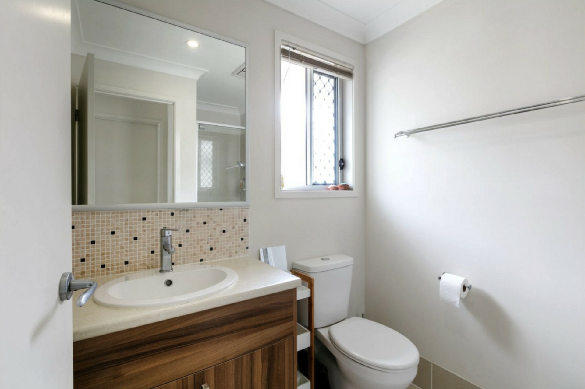 6 Capri Street — photo 8 of 10