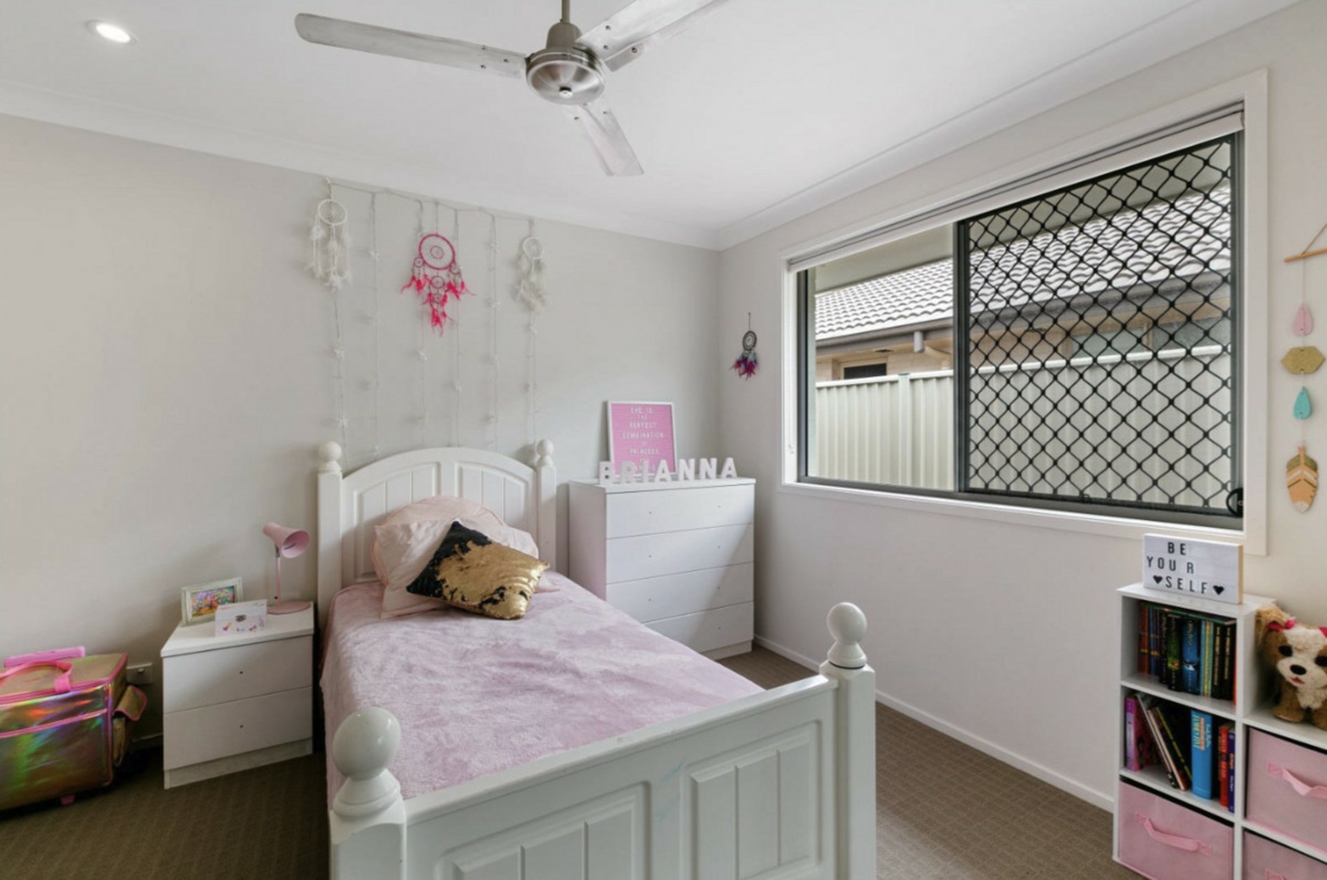 6 Capri Street — photo 9 of 10