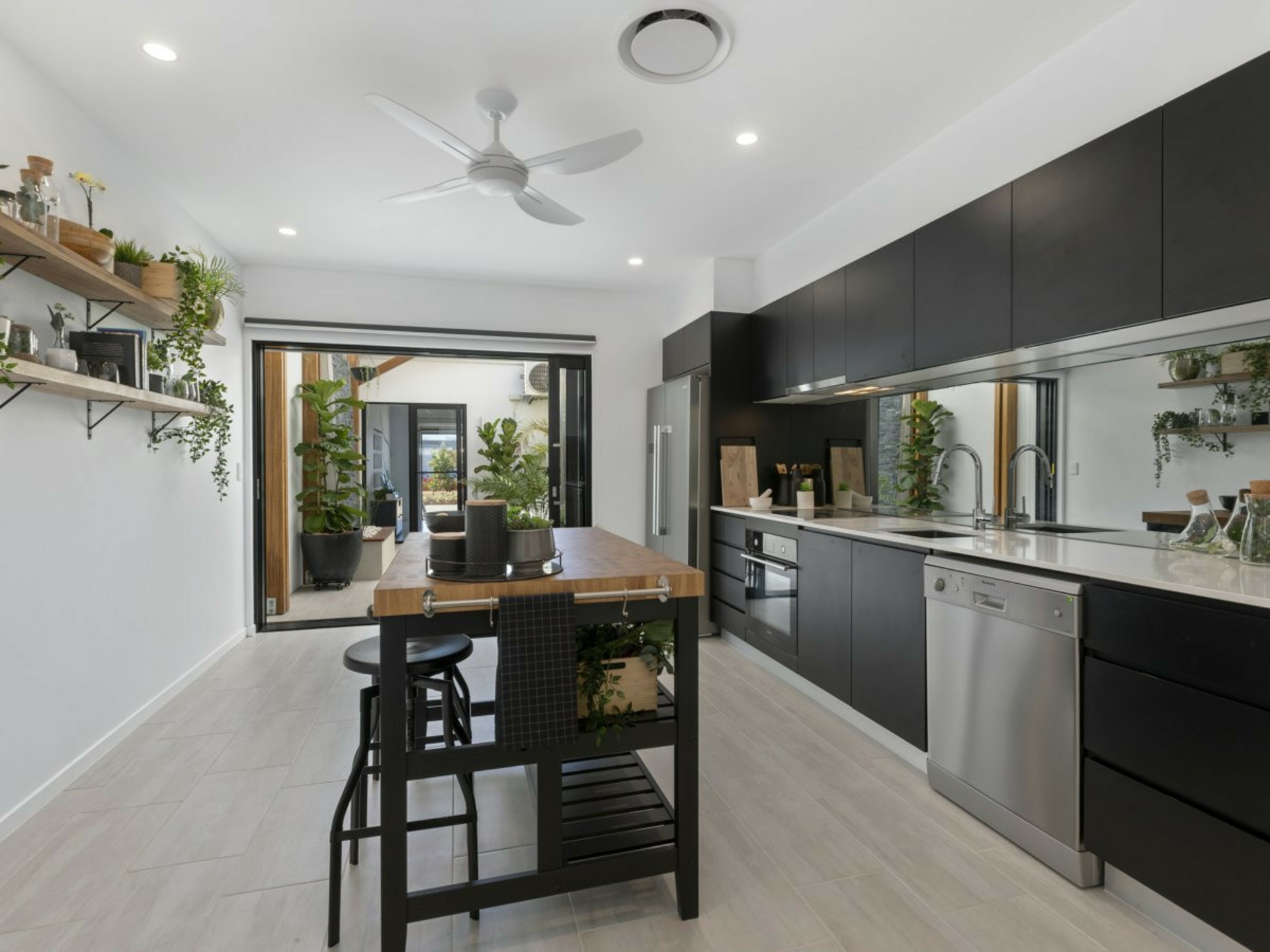 29 Leslie Crescent — photo 3 of 15