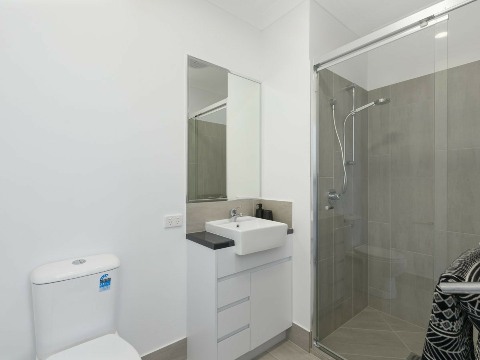 29 Leslie Crescent — photo 15 of 15
